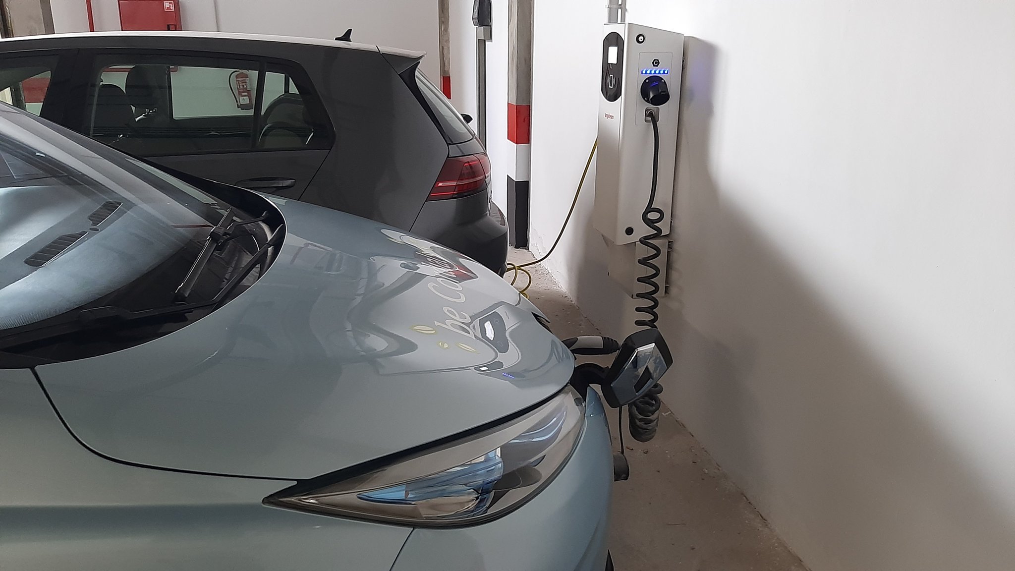 Punto de recarga mural